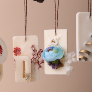 Aroma wax charm with later