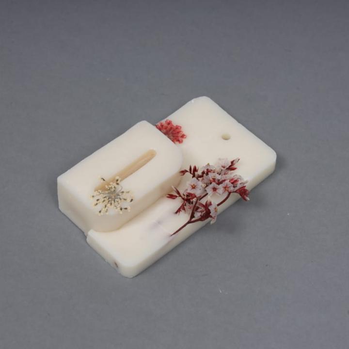 Aroma wax charm with later